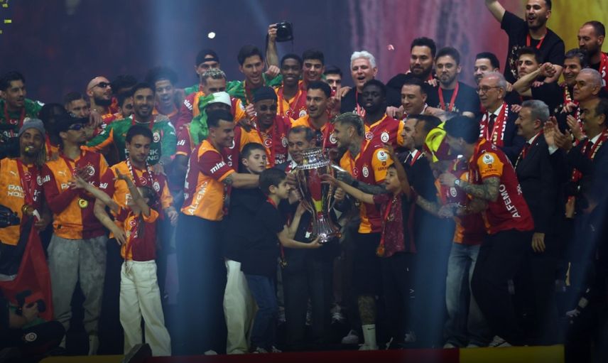 Galatasaray’dan Dört Dörtlük Şampiyonluk Kutlaması