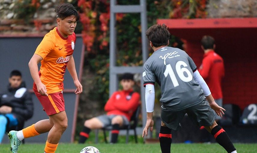 Galatasaray'ın genç futbolcusu Beknaz Almazbekov'a Kırgızistan Milli Takımı davet yolladı!
