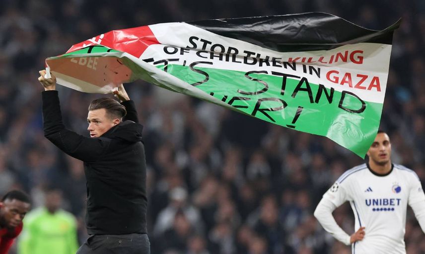 Galatasaray’ın grubunda tarihi mesaj: Kopenhag Manchester United maçına Filistin bayrağı damga vurdu
