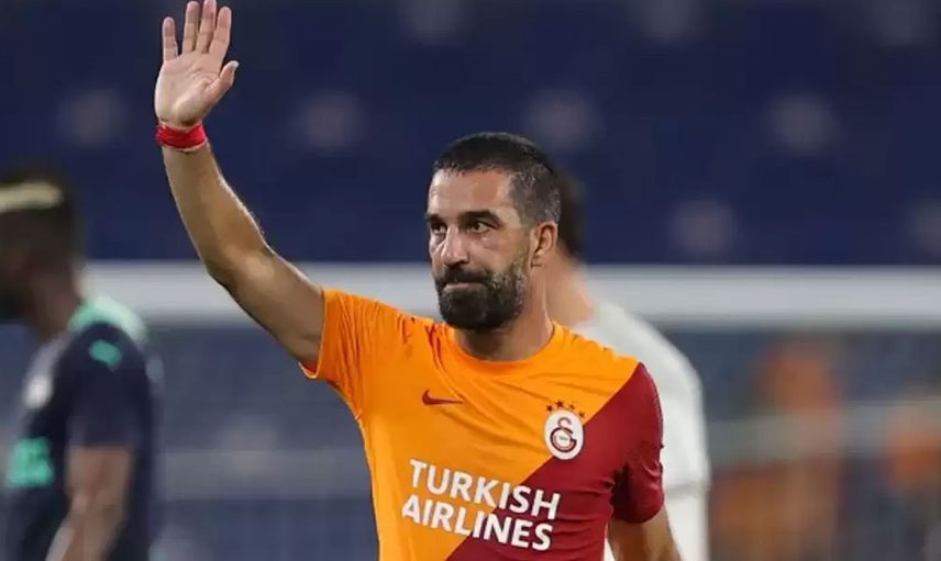 Galatasaraylı Arda Turan, Beşiktaş'tan transfer teklifi aldığını açıkladı!
