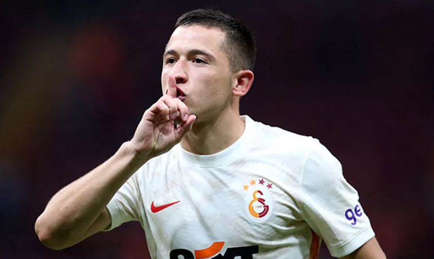 Galatasaraylı Olimpiu Morutan'ın menajeri Becali, oyuncusunun Suudi Arabistan'a transfer olacağı yönündeki haberleri yalanladı
