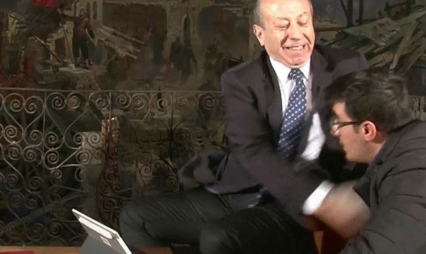 Gazeteci Muharrem Sarıkaya’dan Tepki Toplayan Hareket! Canlı Yayında Ses Teknikerini Tokatladı