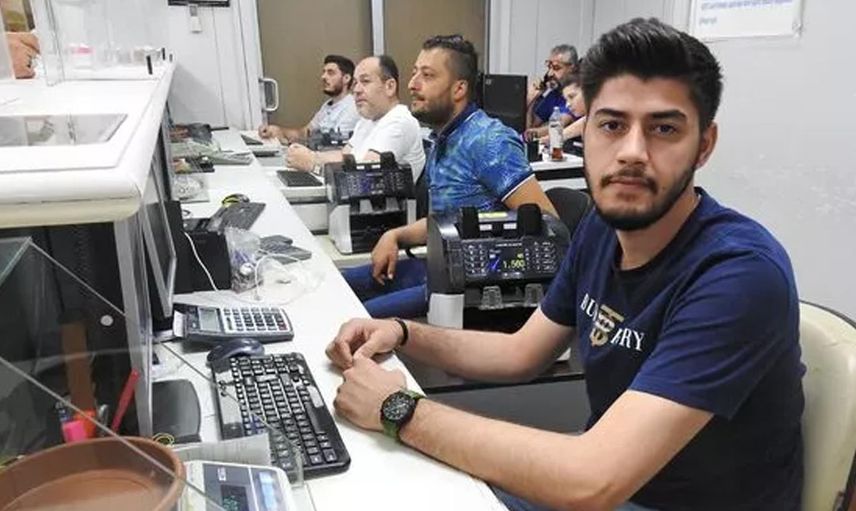 Gaziantep’te akılalmaz olay! Döviz bürosunda işler birbirine karıştı, 50 gram altını bozdurarak dolara çevirtmek isteyen müşterisine bin 680 dolar fazladan verdi!