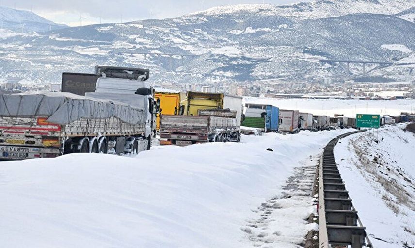 Gaziantep'te Etkisini Sürdüren Kar Yağışı Nedeniyle TAG Otoyolu Kapandı