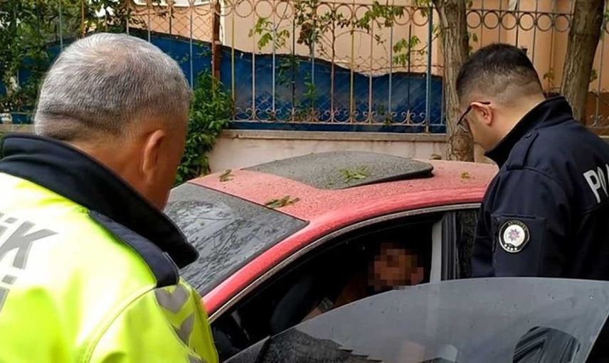 Gaziantep'te ilginç kaza: Park halindeki araçta uyuya kalan sürücü kreşin bahçesine daldı