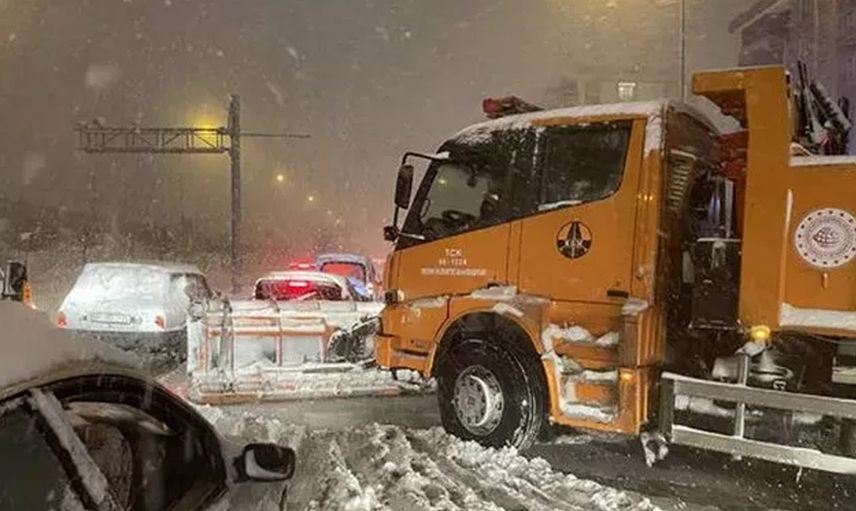 Gaziantep'te Yoğun Kar Yağışı Ulaşımı Engelledi: TAG Otoyolu Kapandı!