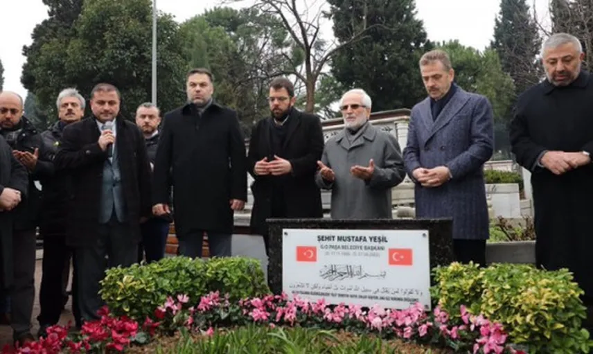 Gaziosmanpaşa Belediye Başkanı Hasan Tahsin Usta, Mustafa Yeşil'in Kabrini Ziyaret Etti