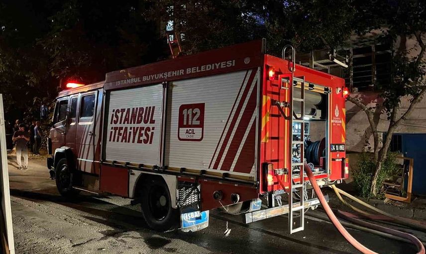 Gaziosmanpaşa'da gecekondu yangını kontrol altına alındı