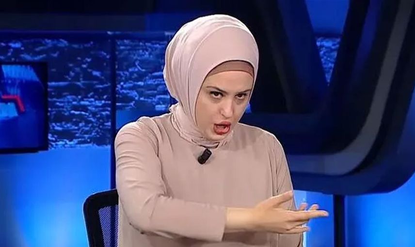 Geçtiğimiz gün bir televizyon kanalında skandal olay yaşanmıştı! Pelin Hürman isimli kadın ekranda cin çıkarma seansı yapmıştı: Eski tweetleri ise sosyal medyada gündem oldu