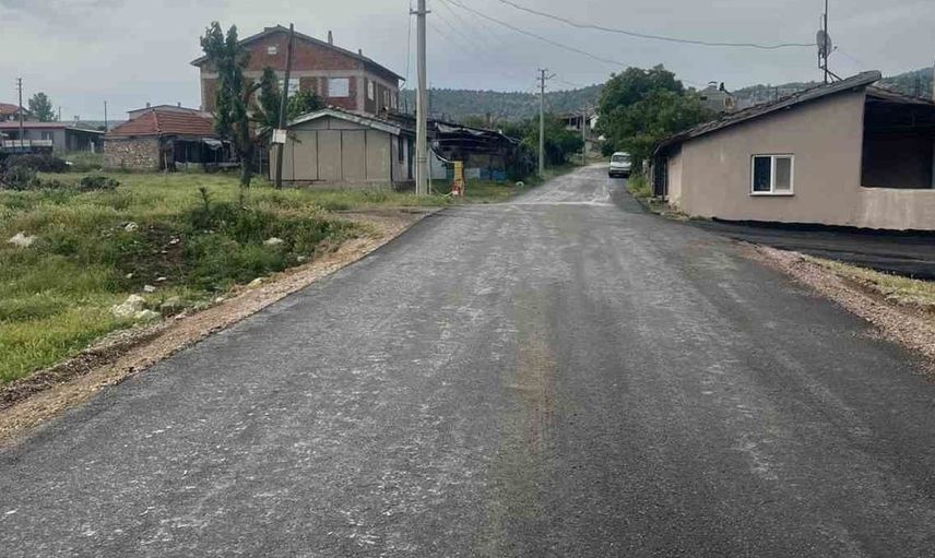 Gediz'de Aşıkpaşa ve Yeşilova Köylerine Sıcak Asfalt Uygulaması