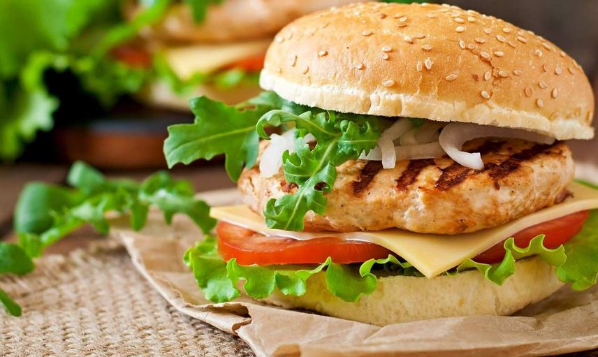 Gelinim Mutfakta tavuk burger tarifi! Basit bir lezzet olan tavuk burgeri sizde evlerinizde kolayca yapabilirsiniz