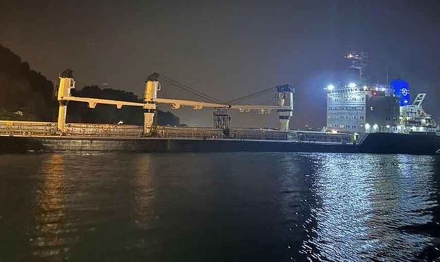 Gemi karaya oturdu! İstanbul Boğaz trafiği durdu