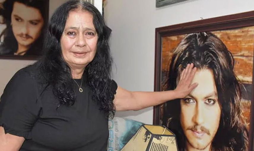 Genç Yaşta Hayatını Kaybeden Ünlü Şarkıcı Barış Akarsu’nun Annesi Hatice Akarsu Bugün Toprağa Verildi