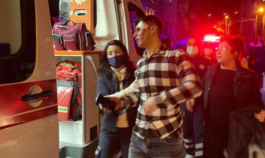 Gençlerin Sokak Kavgası Kanlı Bitti: 2 Yaralı