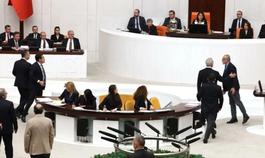 Genel Kurul’da Sinirler Koptu: DEM ve İYİ Parti Vekilleri Birbirinin Üzerine Yürüdü