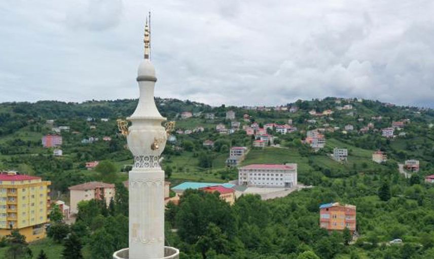 Giresun'da Yeşil Cami'nin semaver şeklindeki minaresi dikkat çekiyor! Minareyi gören bir daha bakıyor