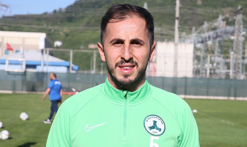 Giresunspor kaptanı Zeki Yavru küme düşmesine kesin gözüyle bakılan takımlarını kümede tuttukları için çok mutlu olduklarını söyledi