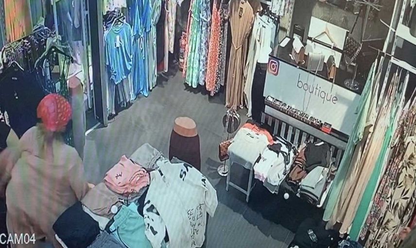 Giyim mağazasında 15 bin TL'lik soygun! 4 kadın tam 8 dakikada 54 giysi çaldı
