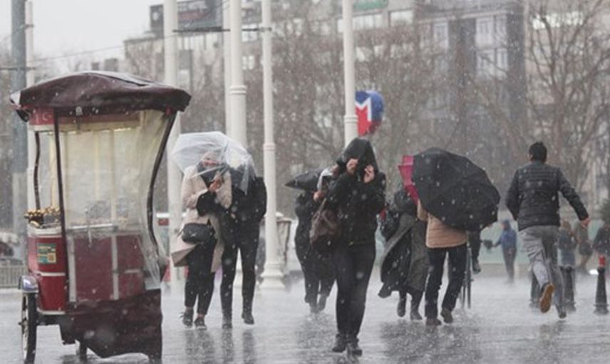 Gök gürültülü sağanak başladı: Meteorolojiden dışarı çıkmayın uyarısı geldi