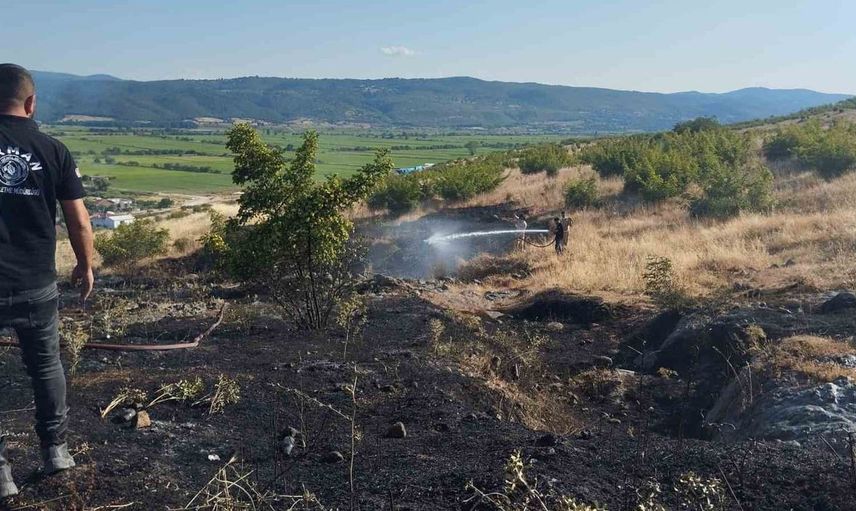 Gönen'de iki farklı bölgedeki arazi yangınları başarıyla söndürüldü