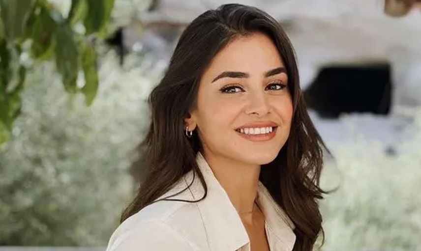 Gönül Dağı'nın Asuman'ı Hazal Çağlar göğüs dekolteli elbisesiyle instagramda şov yaptı