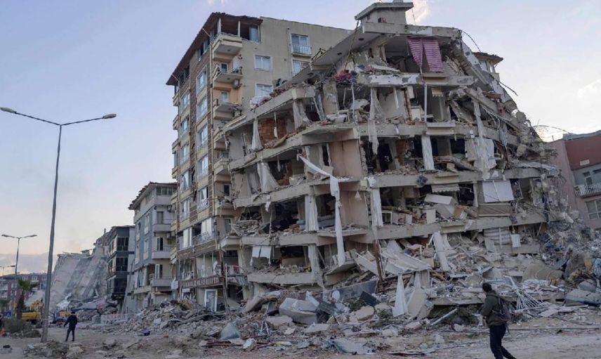 Görüntüler sosyal medyada gündem olmuştu: Deprem sonrası çıkan ışıkların anlamı ne?