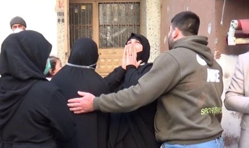 Gözleri Önünde Yanan Evlerini Ağlayarak İzlediler