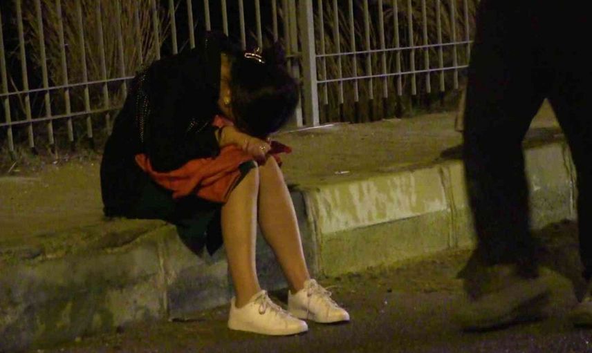 Gözyaşları İçinde Bir Kadın Yanan Otomobilini İzledi