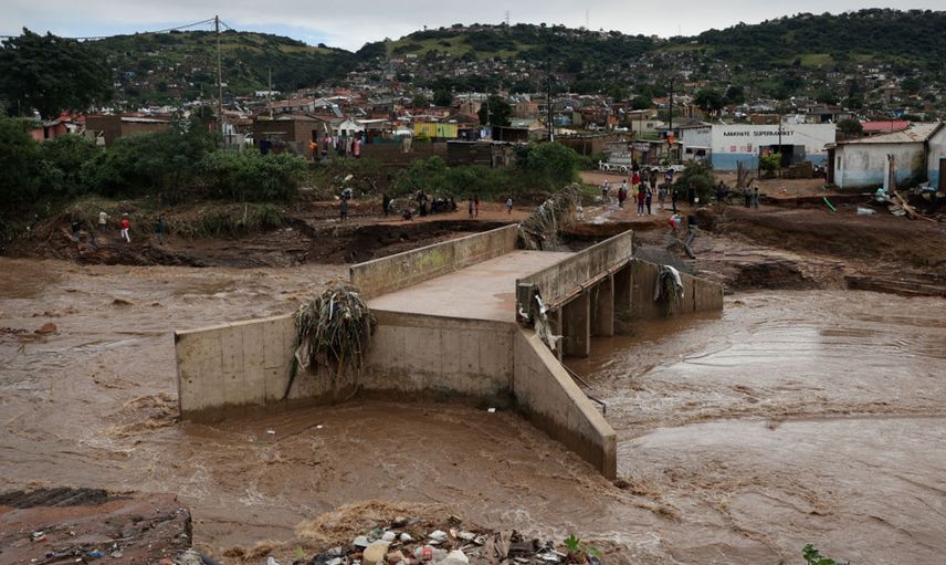 Güney Afrika'da sel felaketi! 45 kişi öldü çok sayıda ev ve köprü yıkıldı
