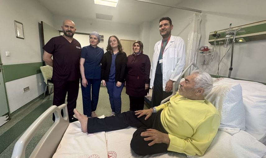Güvercin Göğsü ve Skolyoz Hastasına Başarılı Aort Değişikliği