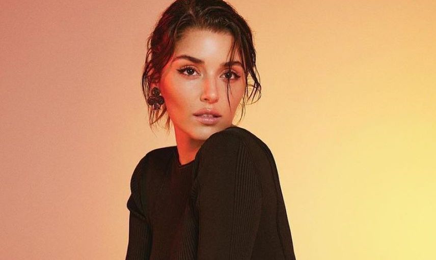 Güzel Oyuncu Hande Erçel Annesinin Ölüm Yıldönümünde Yaptığı Paylaşımla Sevenlerini Duygulandırdı!