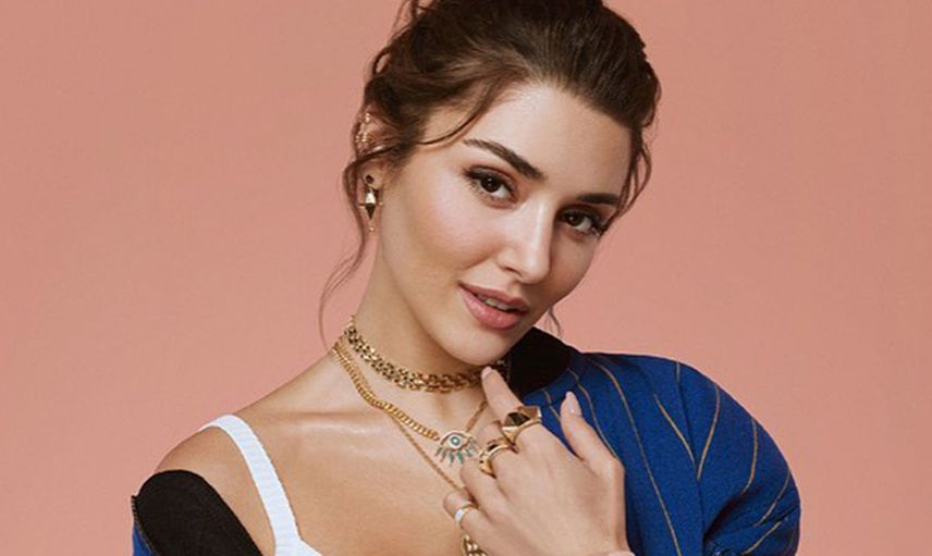 Güzelliğiyle Herkesi Kendine Hayran Bırakan Hande Erçel Kerem Bürsin Sevdasından Vazgeçti!