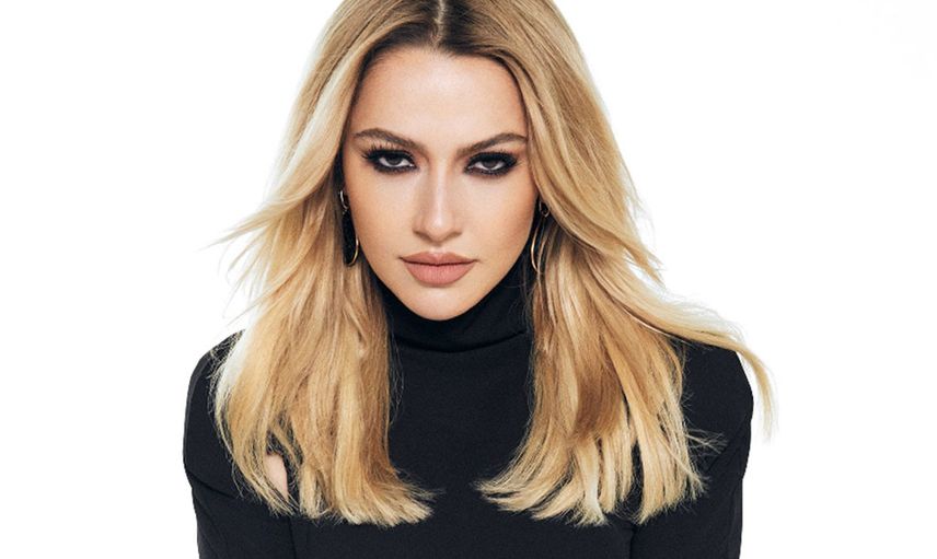 Hadise Ölümle Burun Buruna Geldi! Lastiği Patlayan Araba Savruldu