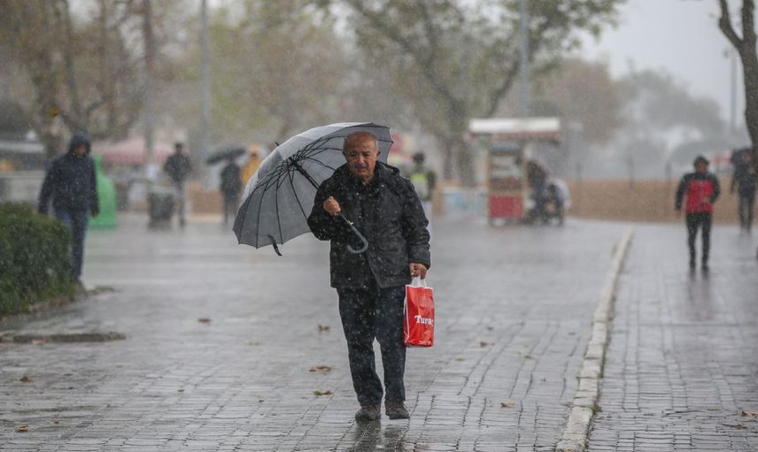 Hafta sonu tüm yurtta etkili olacak: Meteoroloji’den sağanak yağış uyarısı