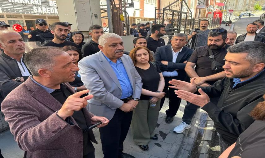 Hakkari Belediye Başkanı gözaltına alındı: Belediye binasında arama yapıldı