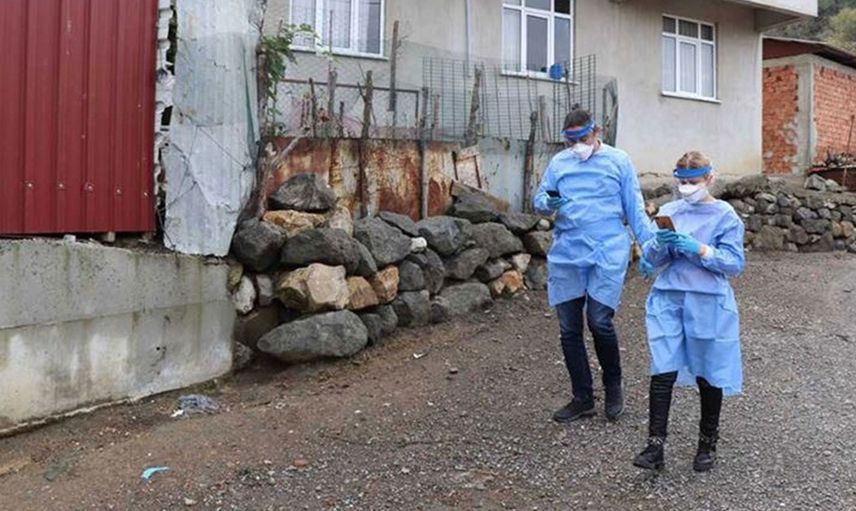 Hakkari Çukurca'da Sağlık Ekiplerinden Takdirlik Olay! Köy Köy Dolaşıp Koronavirüs Aşısı Yaptılar