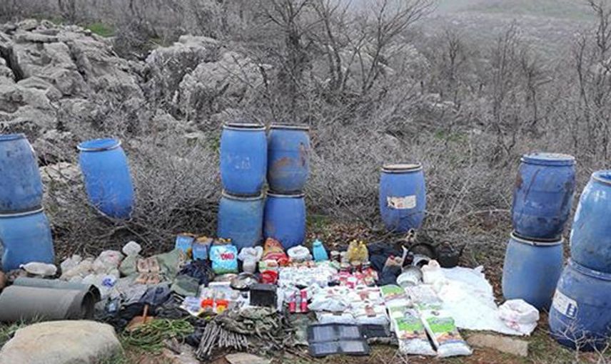 Hakkari'de PKK'ya Ait Yaşam Malzemeleri Ele Geçirildi