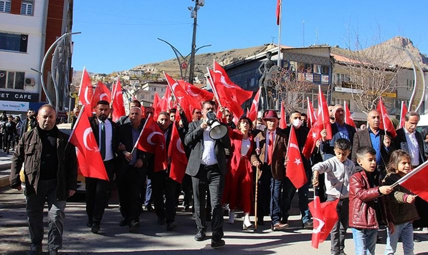 Hakkari'de Şehit Aileleri Lütfü Türkkan'ı Protesto Etti!