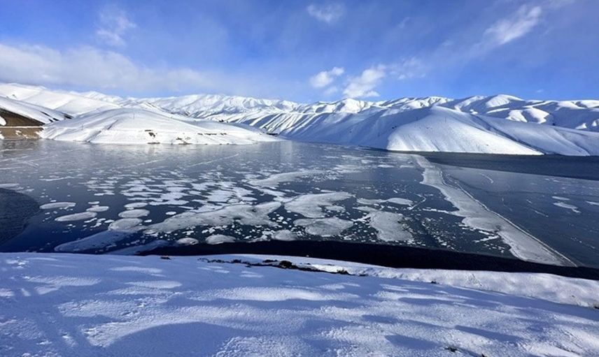 Hakkari'deki Dilimli Barajı kısmen dondu: Ortaya eşsiz görüntüler çıktı!