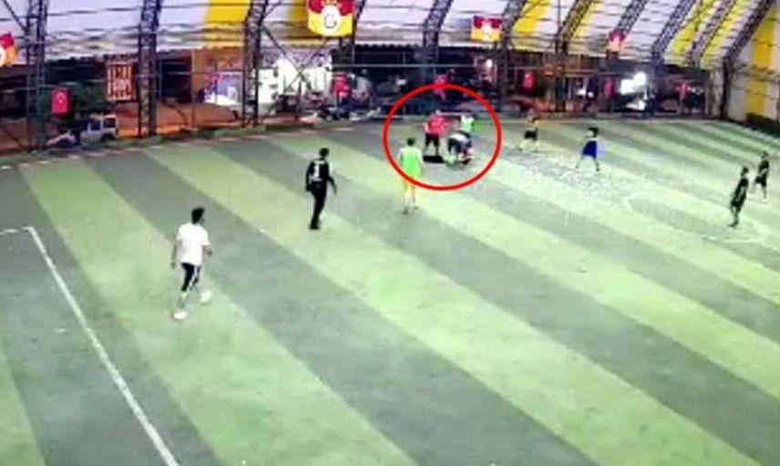 Halı sahada korkunç olay! Siirt'te futbol oynarken kalp krizi geçirdi: O anlar kameralara yansıdı