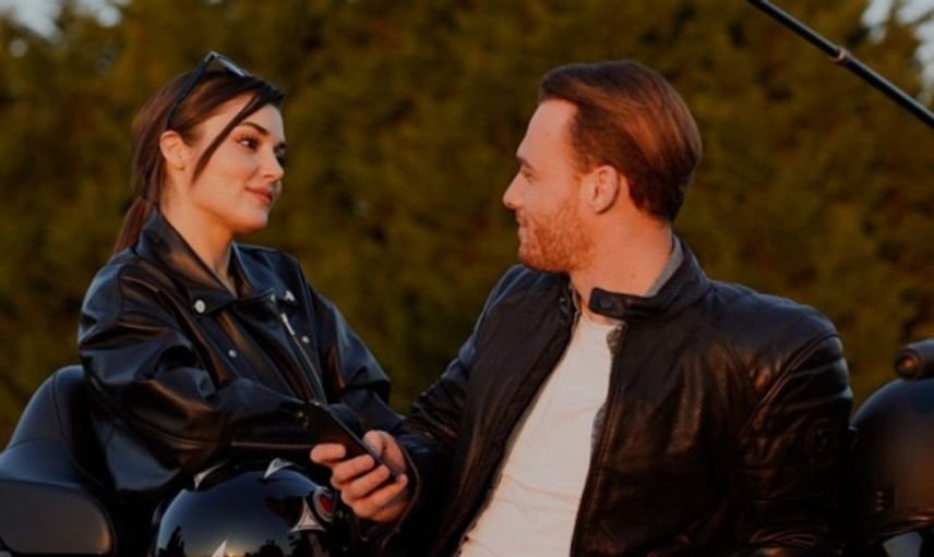 Hande Erçel ve Kerem Bürsin Tatile Gidiyor!