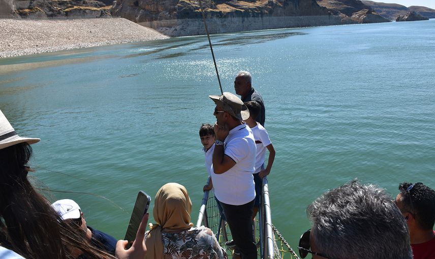 Hasankeyf'te Tekne Turları Başladı! Turistler Akın Etti