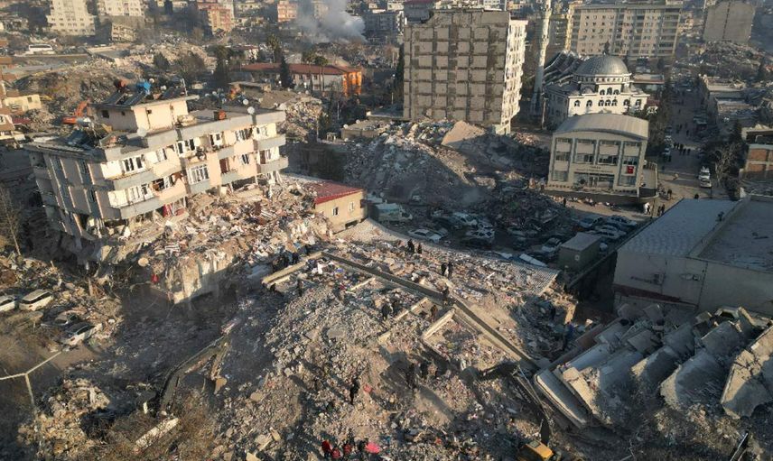 Hastanede deprem paniği görüntülendi: Anneyle kızın sarılmaları yürek sızlattı