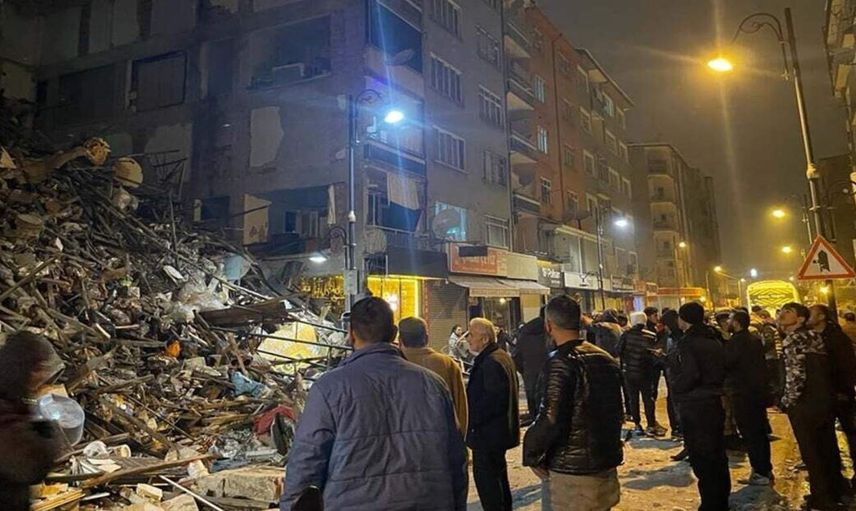 Hatay Valisi’nden deprem açıklaması: Devlet hastaneleri ve polisevi de yıkıldı