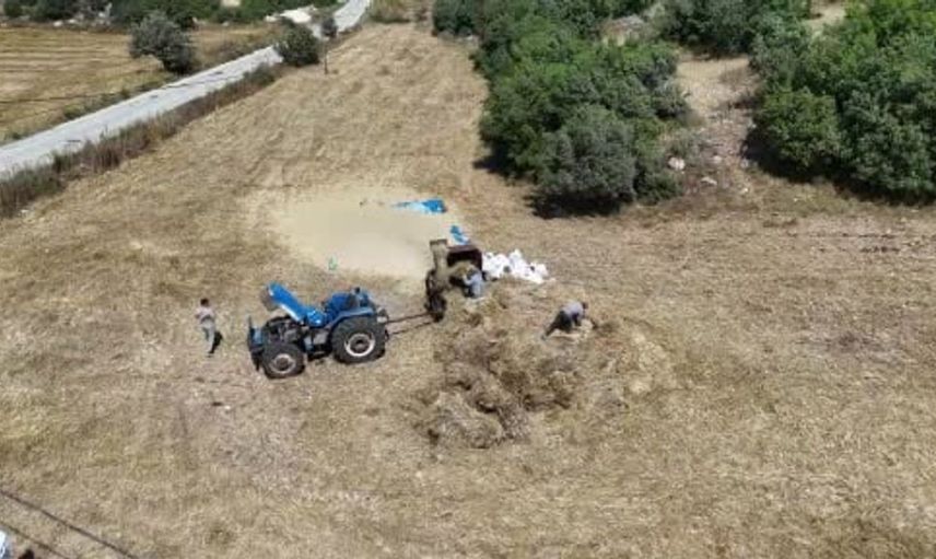 Hatay'da buğday hasadı kavurucu sıcaklıkta sürüyor