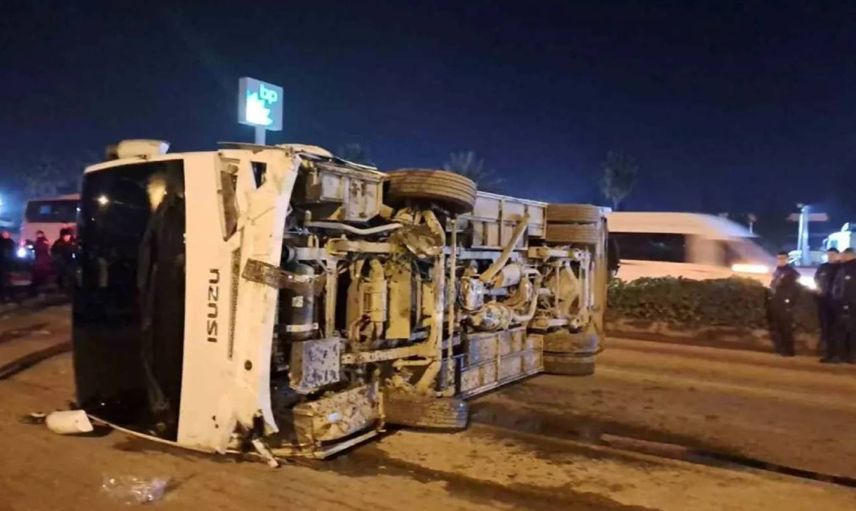 Hatay’da çevik kuvvet midibüsü devrildi: 25 polis yaralandı