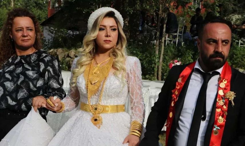 Hatay'da geline 2,5 kilo altın takıldı: Damada ise 2 milyon 200 bin TL takıldı