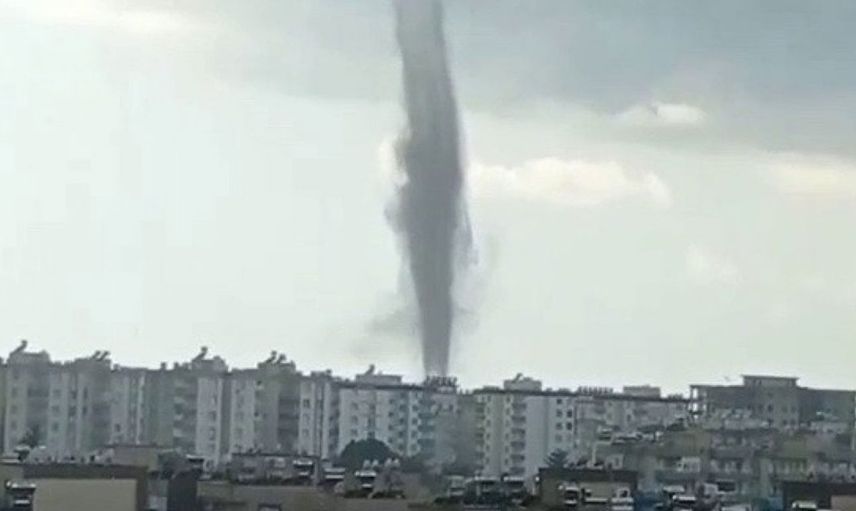Hatay’da Korku Dolu Anlar! Deniz Üstünde Hortum Oluştu