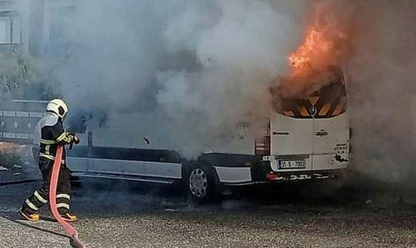 Hatay'da Korkutan Yangın! Öğrenci Servis Aracını Alevler Sardı