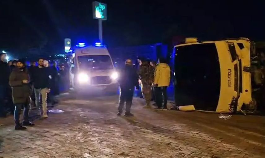 Hatay'da midibüs devrildi: 11 polis yaralandı